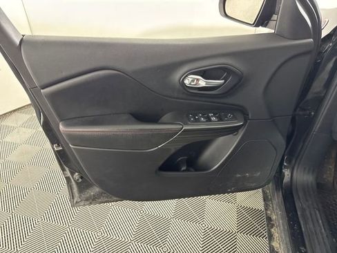Used 2016 Jeep Cherokee Trailhawk w/ Leather Interior Group image 18