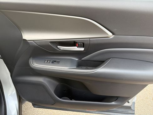 Certified 2025 Toyota Grand Highlander FWD image 24