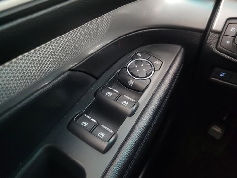 Used 2017 Ford Explorer XLT w/ Equipment Group 201A AWD/4WD image 27
