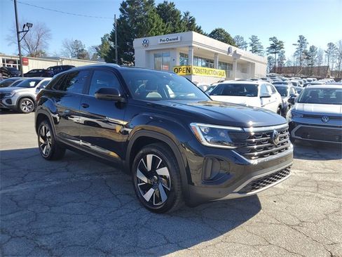Certified 2024 Volkswagen Atlas Cross Sport SE w/ Black Wheel Package image 3