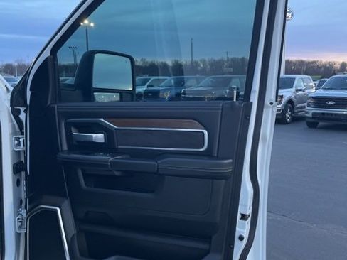Used 2024 RAM 2500 Laramie image 31