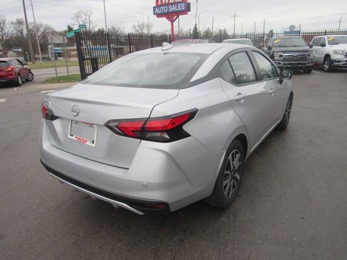 Used 2025 Nissan Versa SV image 5
