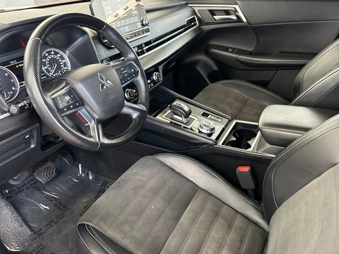 Used 2024 Mitsubishi Outlander SE FWD image 10
