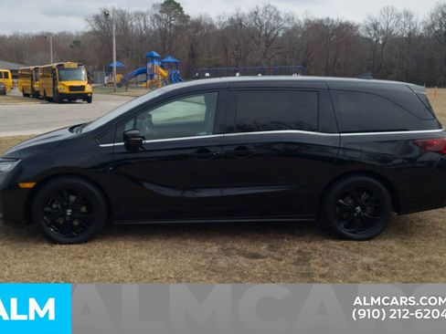 Used 2023 Honda Odyssey Sport image 12