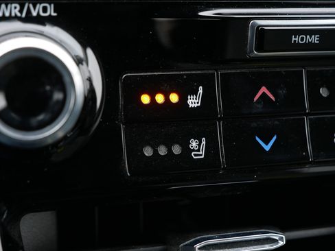 Used 2022 Toyota Highlander Limited image 28