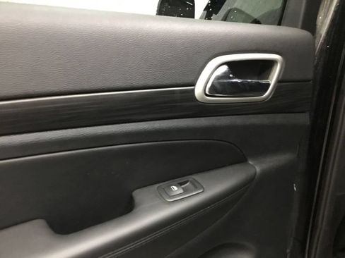 Used 2022 Jeep Grand Cherokee Laredo X AWD/4WD image 13