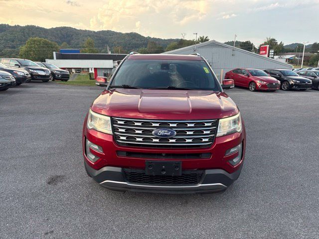 Used 2017 Ford Explorer Limited w/ Equipment Group 303A AWD/4WD image 3