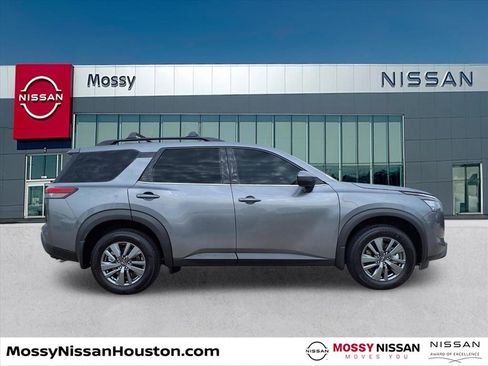 New 2025 Nissan Pathfinder SV image 8