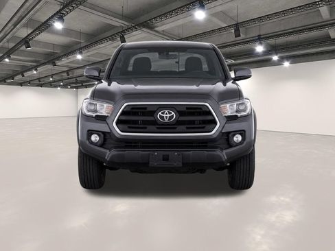 Used 2018 Toyota Tacoma SR5 AWD/4WD image 5