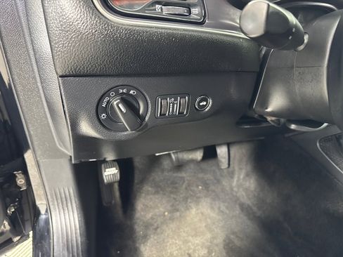 Used 2016 Dodge Challenger SXT image 15