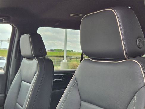 Used 2025 Chevrolet Tahoe Premier RWD image 11