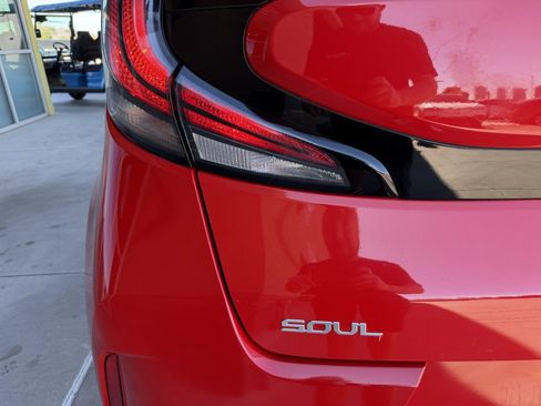 Used 2024 Kia Soul EX image 14