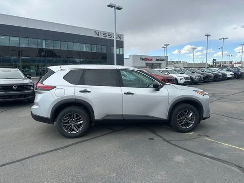 Used 2024 Nissan Rogue S FWD image 12