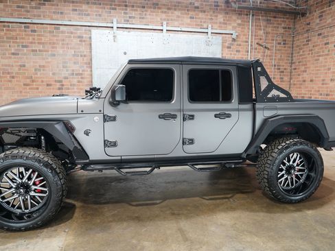 Used 2020 Jeep Gladiator Sport w/ Quick Order Package 24S AWD/4WD image 10