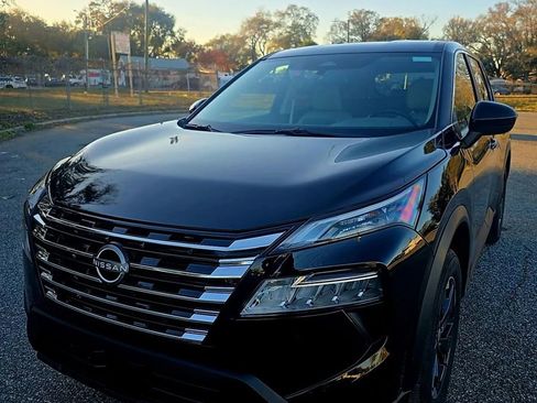 Used 2025 Nissan Rogue SV image 1