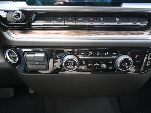 Used 2025 Chevrolet Silverado 1500 LT RWD image 15