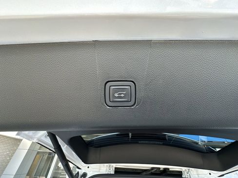 Used 2023 Chevrolet Traverse High Country w/ LPO, 'HIT The Road' Package FWD image 34