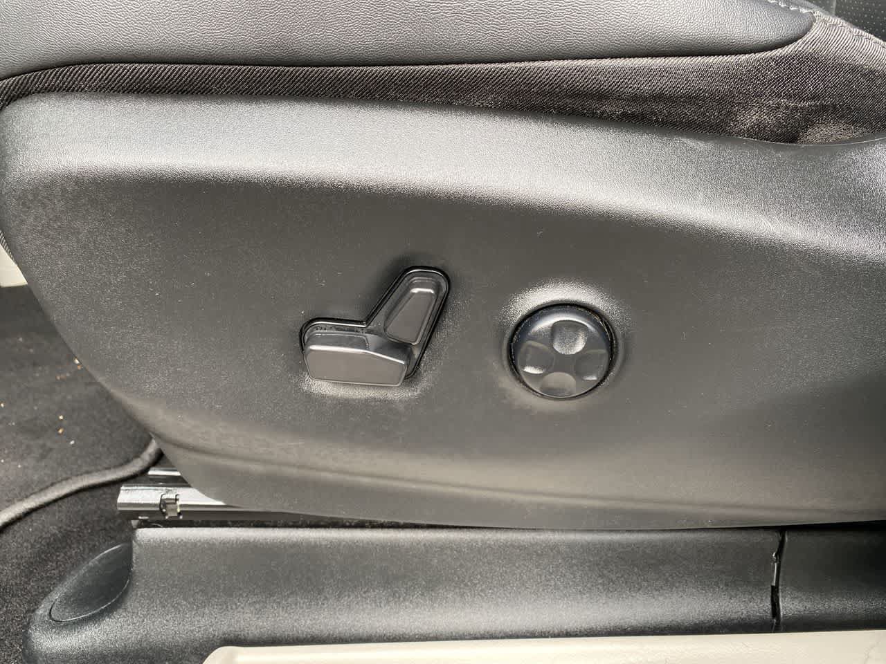 Used 2024 Chrysler Pacifica Touring-L FWD image 14