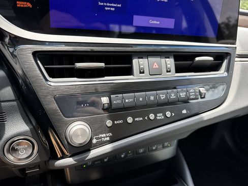 Used 2024 Lexus ES 300h Ultra Luxury w/ Accessory Package (Z2) FWD image 51