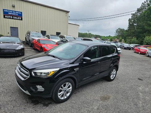 Used 2017 Ford Escape SE image 2