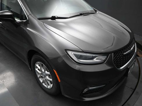 Used 2023 Chrysler Pacifica Touring-L FWD image 21