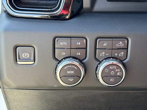 Used 2024 GMC Sierra 1500 AT4 w/ Technology Package image 43