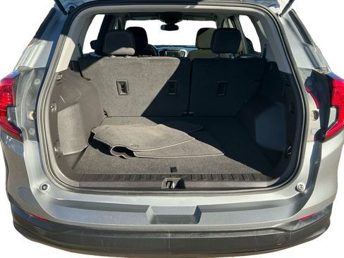 Used 2024 GMC Terrain SLE image 20