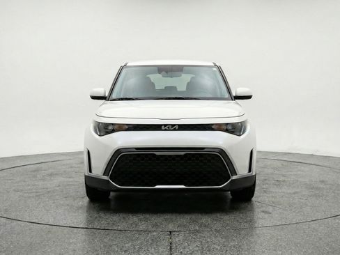 Used 2025 Kia Soul LX w/ LX Technology Package image 2