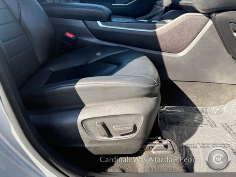 Used 2024 Toyota Highlander XLE image 14