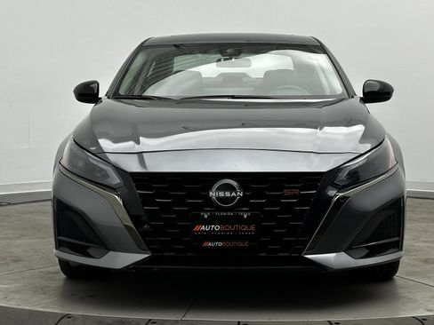 Used 2024 Nissan Altima 2.5 SR w/ SR Premium Package image 2