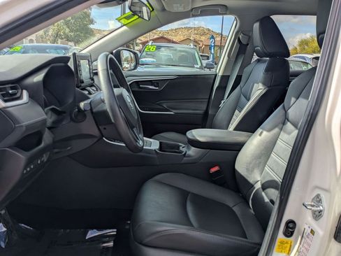 Used 2021 Toyota RAV4 XLE Premium image 14