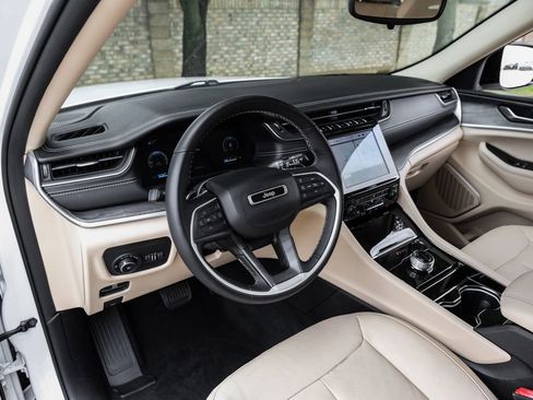 Used 2022 Jeep Grand Cherokee L Limited w/ Black Appearance Package RWD image 25
