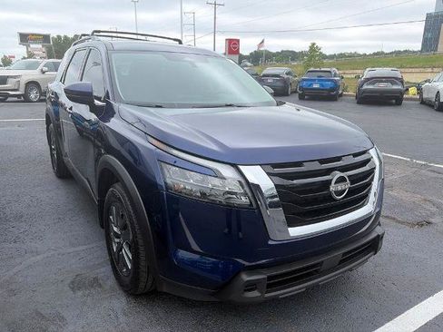 Certified 2025 Nissan Pathfinder SV AWD/4WD image 1