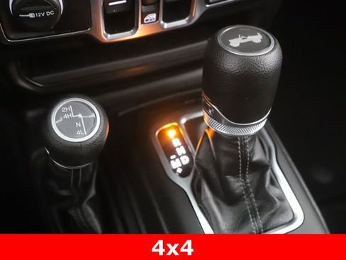 Used 2025 Jeep Wrangler Unlimited Sahara AWD/4WD image 24