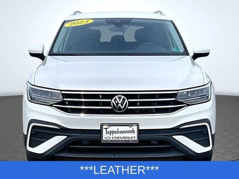 Used 2023 Volkswagen Tiguan SE image 2