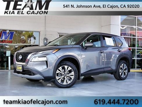 Used 2022 Nissan Rogue SV FWD image 2