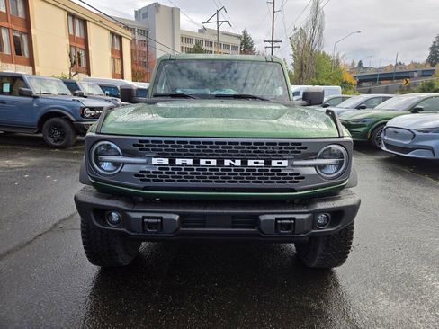 New 2025 Ford Bronco Badlands w/ Sasquatch Package AWD/4WD image 2