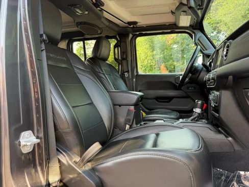 Used 2020 Jeep Gladiator Overland AWD/4WD image 14