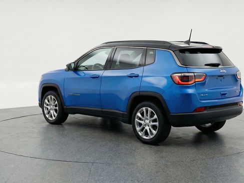 Used 2025 Jeep Compass Limited image 6