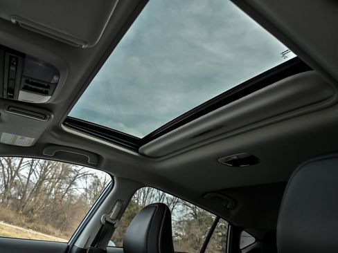 Used 2024 Subaru Crosstrek 2.5i Limited w/ Crosstrek Mirror Package image 16