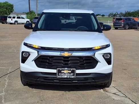 New 2026 Chevrolet TrailBlazer LS w/ LS Convenience Package FWD image 2