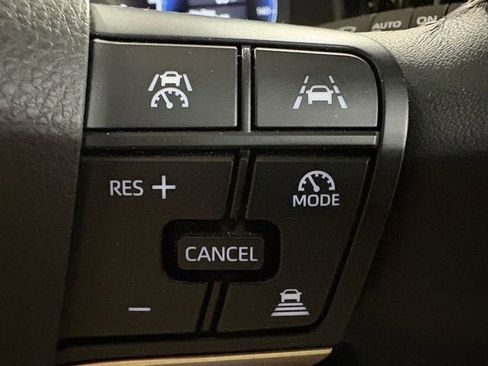 Used 2025 Toyota Crown Signia w/ Advanced Technology Package image 19