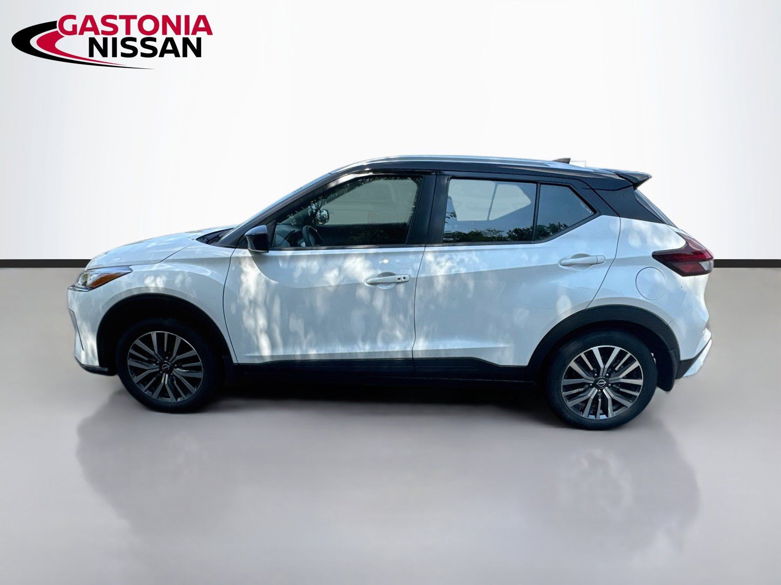 Used 2023 Nissan Kicks SV FWD image 5