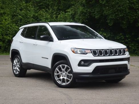 Used 2023 Jeep Compass Latitude AWD/4WD image 1