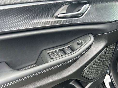 New 2025 Jeep Grand Cherokee Altitude image 9