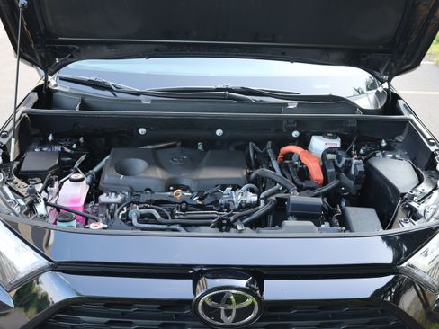 Used 2025 Toyota RAV4 LE AWD/4WD image 13
