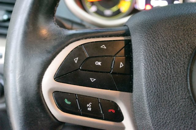 Used 2017 Jeep Cherokee Latitude w/ Cold Weather Group AWD/4WD image 16
