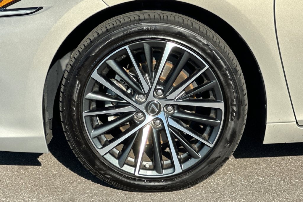 Certified 2025 Lexus ES 300h w/ Premium Package FWD image 24