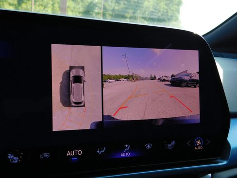 Used 2024 Chevrolet Equinox EV LT FWD image 17