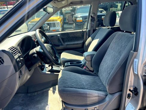 Used 2004 Isuzu Rodeo S image 6